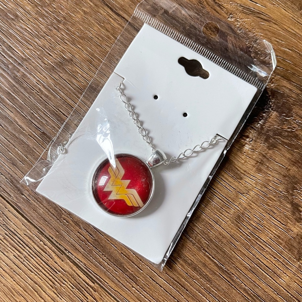 NWOT Silver Tone Wonder Woman Pendant & Chain